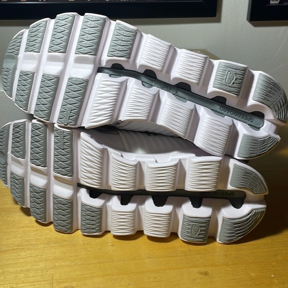 On Cloudswfit women’s 10 white hh - Picture 4 of 5